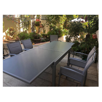 שולחן אלומיניום נפתח 100x135/270 צבע אפור כהה  + 4 כסאות מרופדים