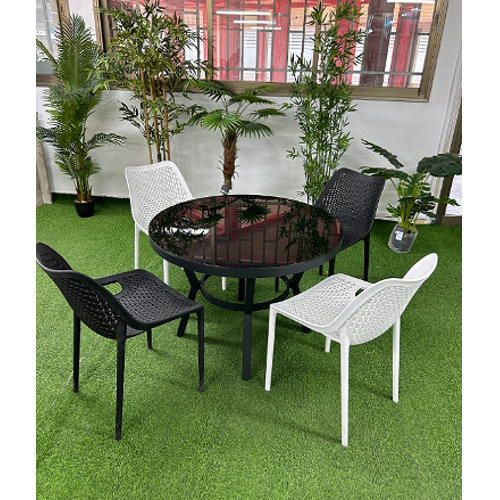שולחן עגול אפור פחם + 4 כסאות פלסטיק- שחור לבן