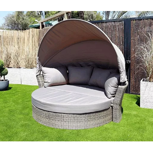 מיטת רביצה עגולה מראטן דגם גולי בצבע קרם