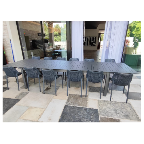 סט שולחן אלומניום אפור נפתח עד 4 מטר כולל 8 כיסאות פלסטיק מעוצבים בצבעים שונים 