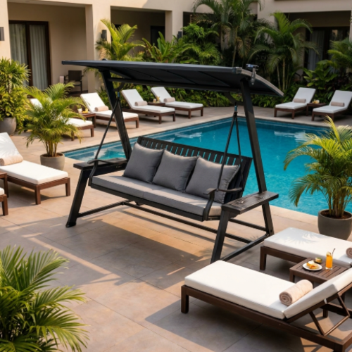 נדנדה מאלומיניון תלת מושבית אלורה וויט שחור ומשלבת תאורה סולארית הנטענת מקרני השמש