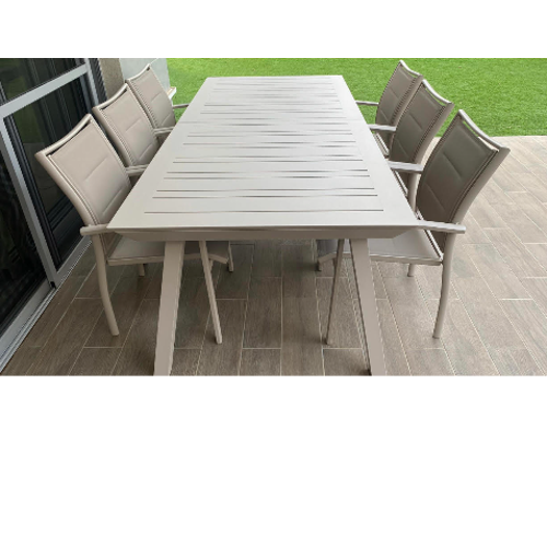 שולחן אלומיניום נפתח 100x216/297 כולל 6 כסאות - צבע שמפניה